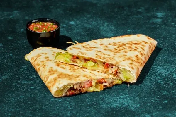 quesadilla-with-chicken-cheese-vegetables-and-he